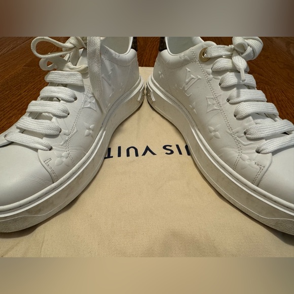 louis vuitton sneaker women in size 8US 39UK good as new only wore twice! - Picture 10 of 16